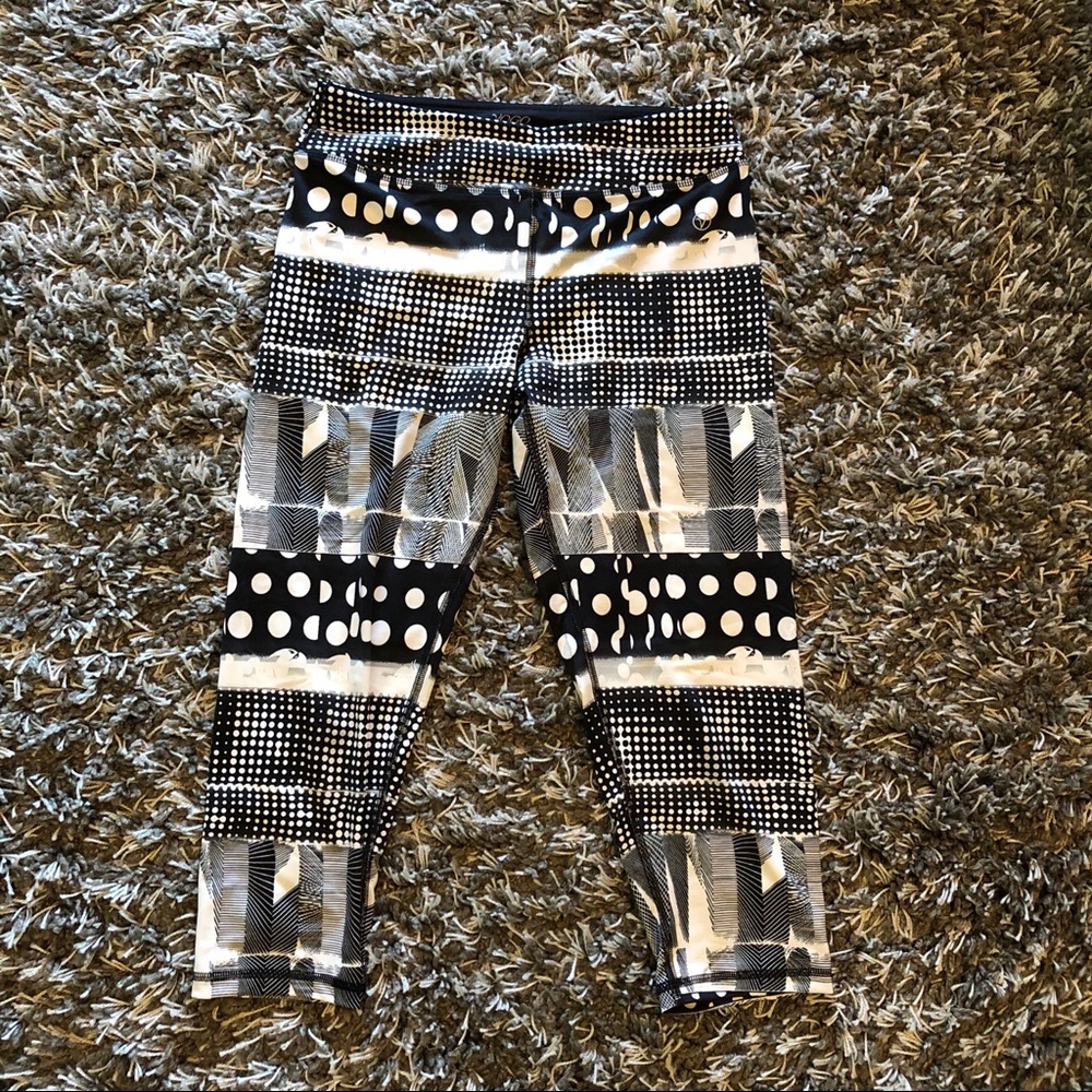 EUC VOGO Athletics Small black and white legging